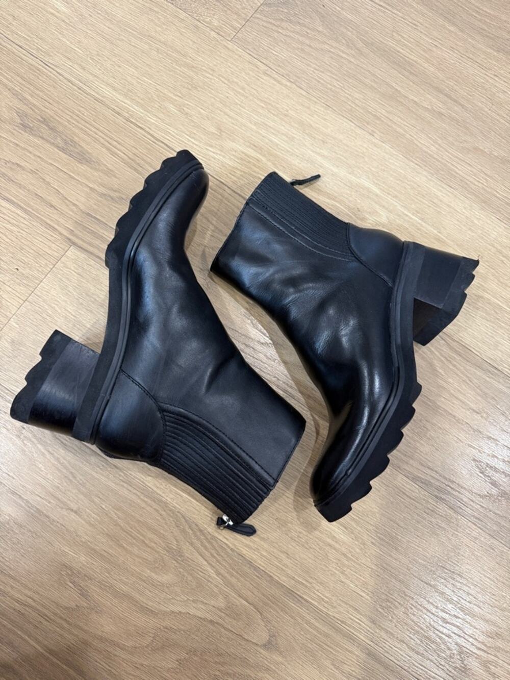 Dolce Vita Martey H2O Black Leather Chunky Heel Chelsea Boots Size 9.5